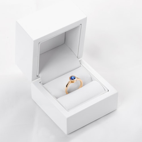 Pierścionek zaręczynowy SAVICKI: złoty, niebieski szafir